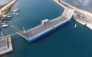 Στον αέρα η Λευκάδα: Κλειστή μέχρι νεωτέρας παραμένει η πλωτή γέφυρα