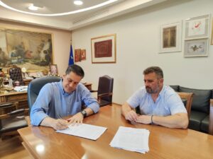 Υπογραφή σύμβασης για την ανάδειξη πεζοπορικών μονοπατιών στον Δήμο Αγρινίου – Έργο 518.000€ με χρηματοδότηση από το Ταμείο Ανάκαμψης