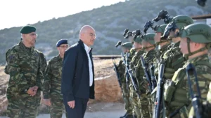 Νέο μισθολόγιο και επιστροφές για στρατιωτικούς και αποστράτους