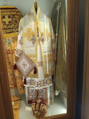 Στην Ιερά Μονή Προυσσού η αρχιερατική στολή του μακαριστού Μητροπολίτη Κοσμά