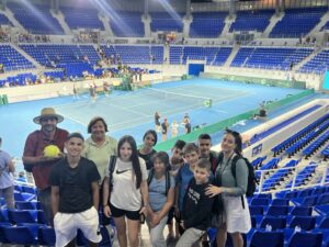 Ακαδημία ΑΚΑΡΝΑΝ: Οι αθλητές της έζησαν τη μαγεία του τένις δίπλα σε Τσιτσιπά, Τζόκοβιτς και Σάκκαρη