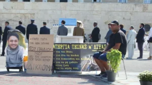 Τέμπη: Πατέρας θύματος της τραγωδίας ξεκίνησε απεργία πείνας και δίψας