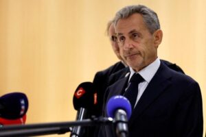 Ποινή κάθειρξης πέντε ετών στον Νικολά Σαρκοζί για παράνομη χρηματοδότηση από τον Καντάφι