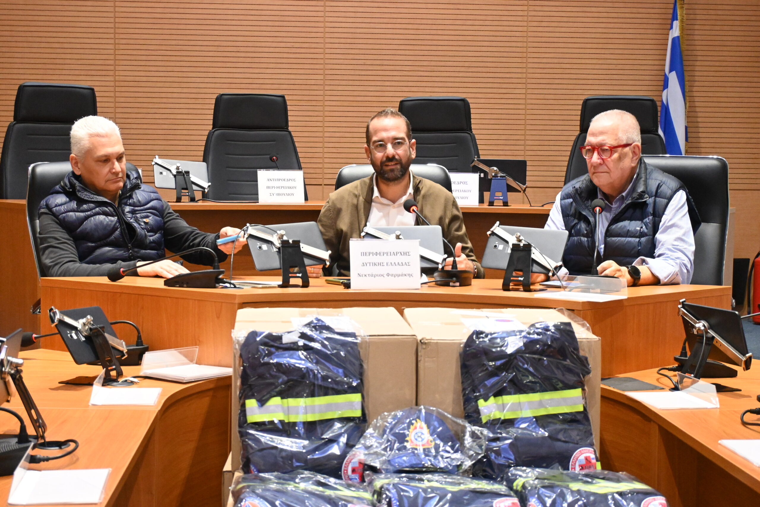 Προσφορά 130 στολών πυρόσβεσης στις εθελοντικές οργανώσεις της Δυτικής Ελλάδας