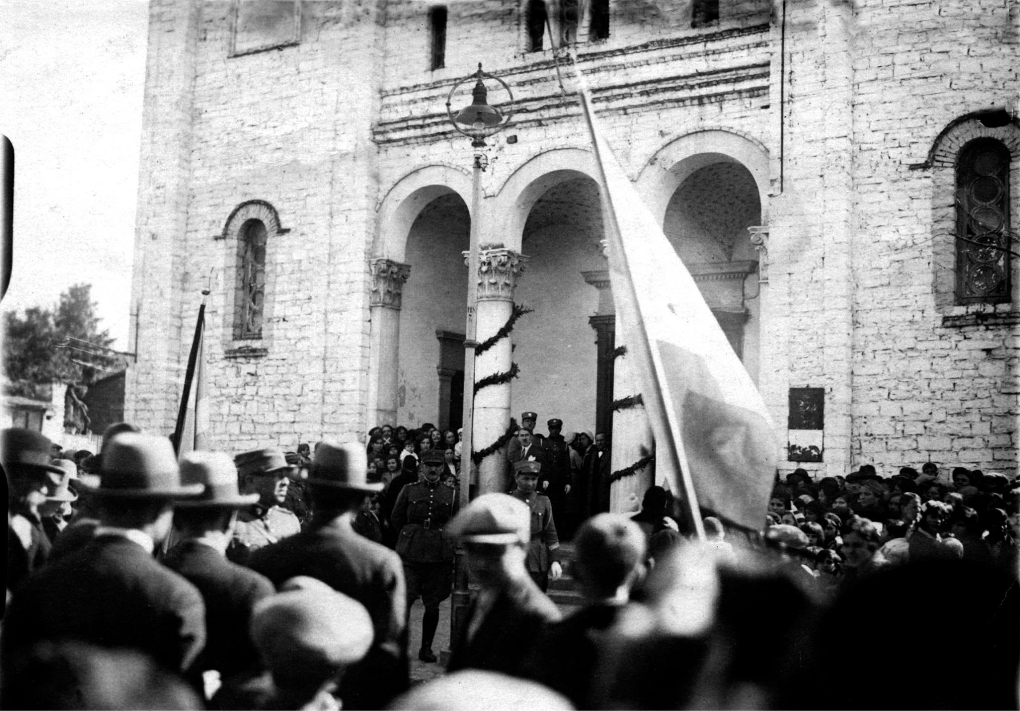 Οι κίονες του Ιερού Ναού Ζωοδόχου Πηγής επιστρέφουν στη θέση τους