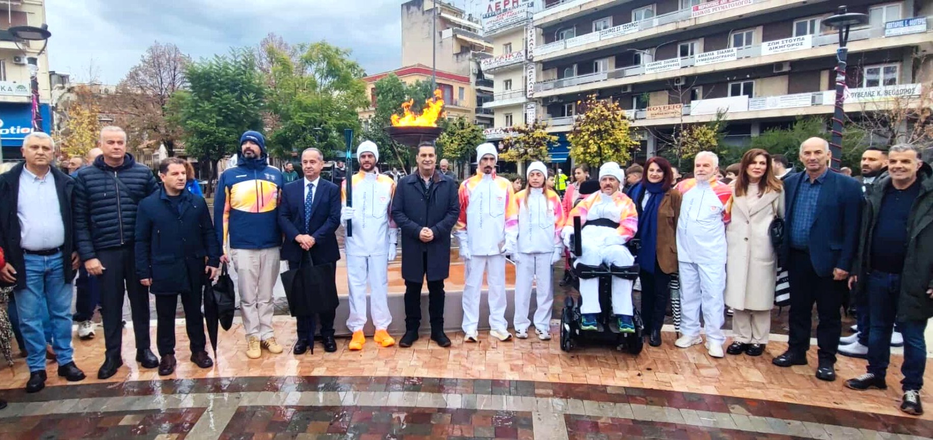 Η Ολυμπιακή Φλόγα έλαμψε στο Αγρίνιο παρά τη βροχή