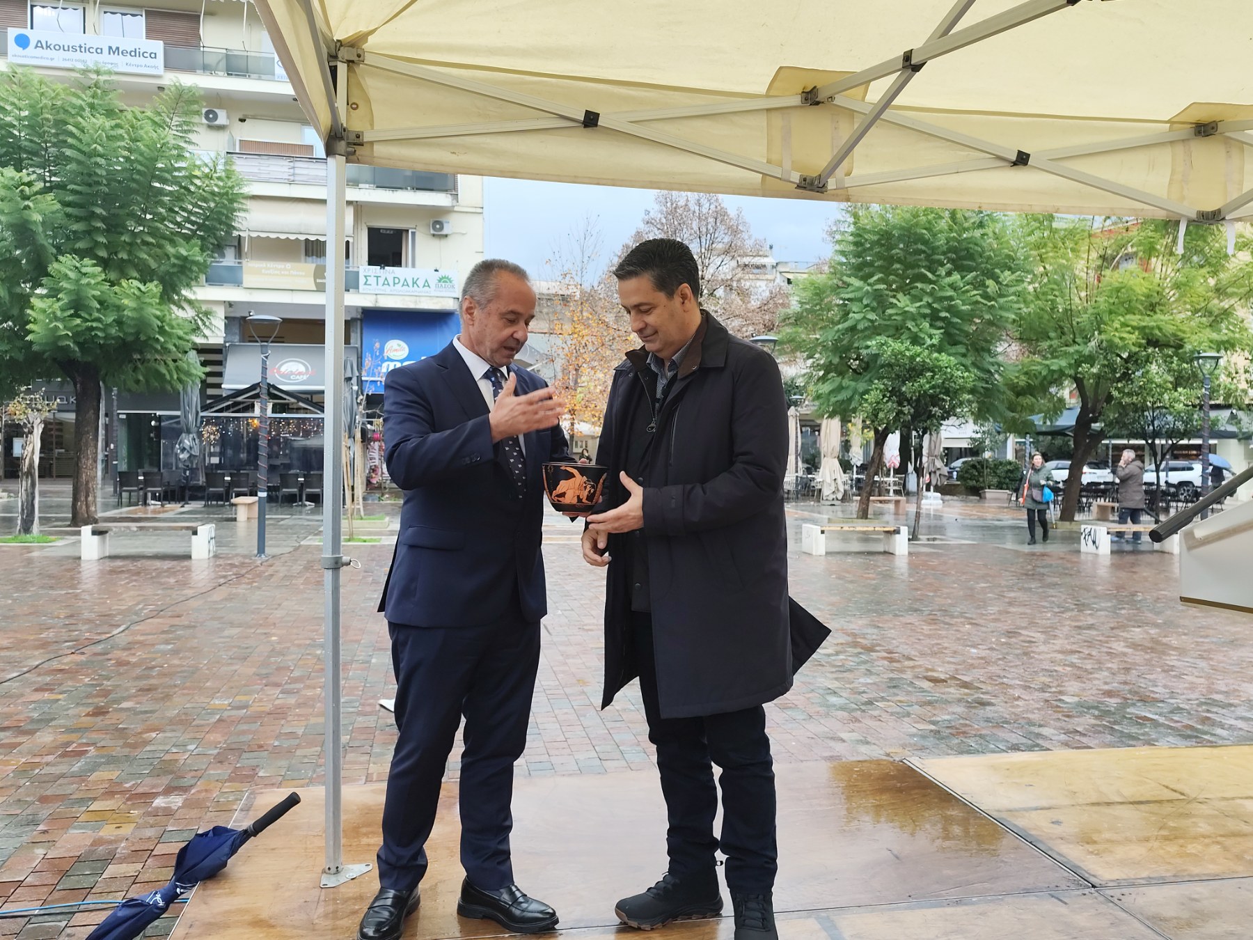 Η Ολυμπιακή Φλόγα έλαμψε στο Αγρίνιο παρά τη βροχή