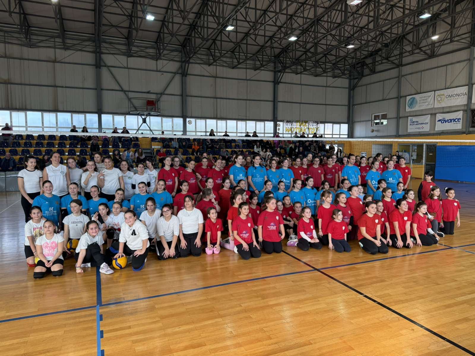 Δυναμική παρουσία του ΑΚΑΡΝΑΝ Αγρινίου στο Χριστουγεννιάτικο Τουρνουά Βόλεϊ στη Ναύπακτο