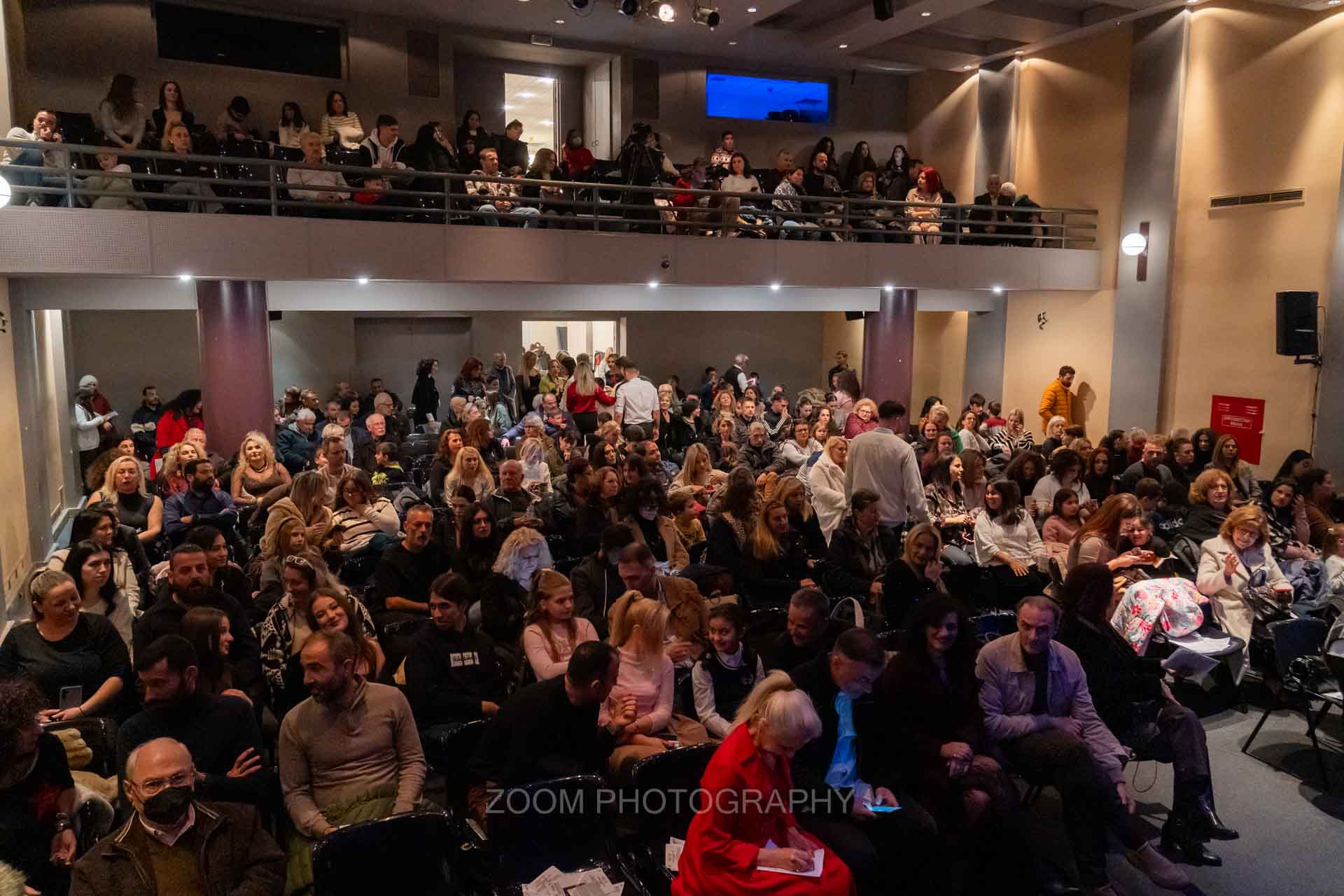 Κατάμεστο το Παπαστράτειο Μέγαρο στη χριστουγεννιάτικη γιορτή αλληλεγγύης της ΕΛΕΠΑΠ Αγρινίου