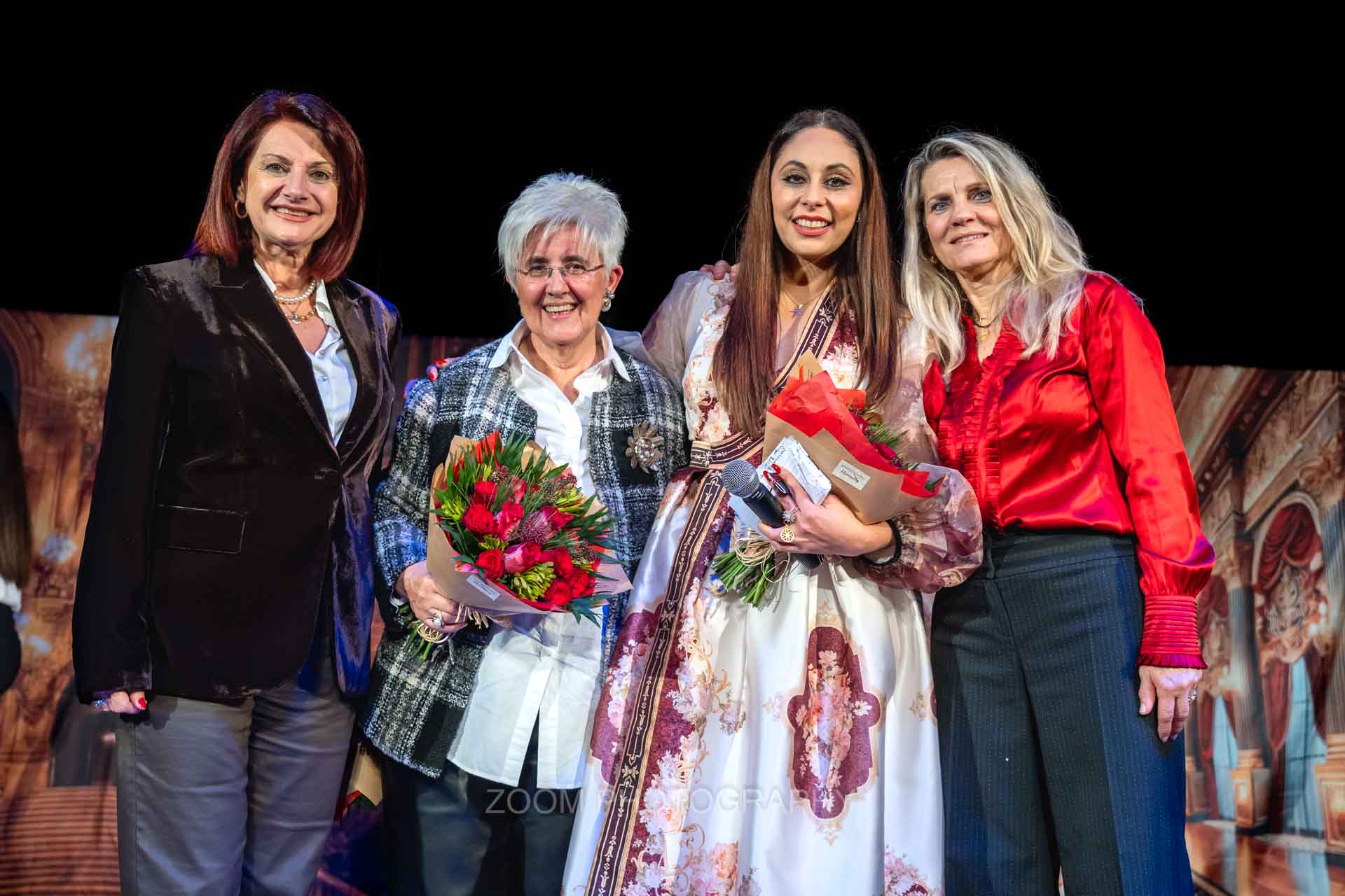 Κατάμεστο το Παπαστράτειο Μέγαρο στη χριστουγεννιάτικη γιορτή αλληλεγγύης της ΕΛΕΠΑΠ Αγρινίου