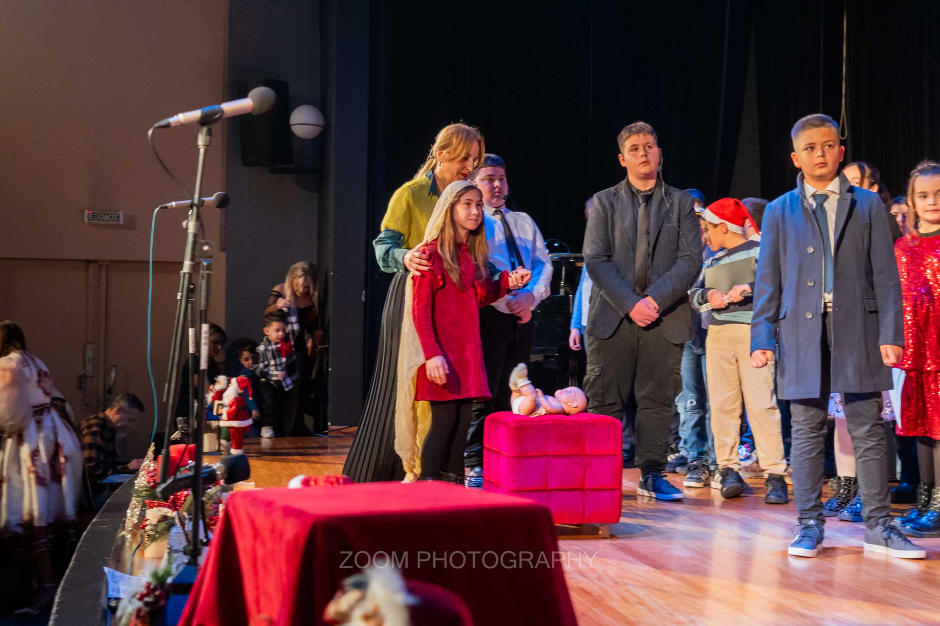 Κατάμεστο το Παπαστράτειο Μέγαρο στη χριστουγεννιάτικη γιορτή αλληλεγγύης της ΕΛΕΠΑΠ Αγρινίου