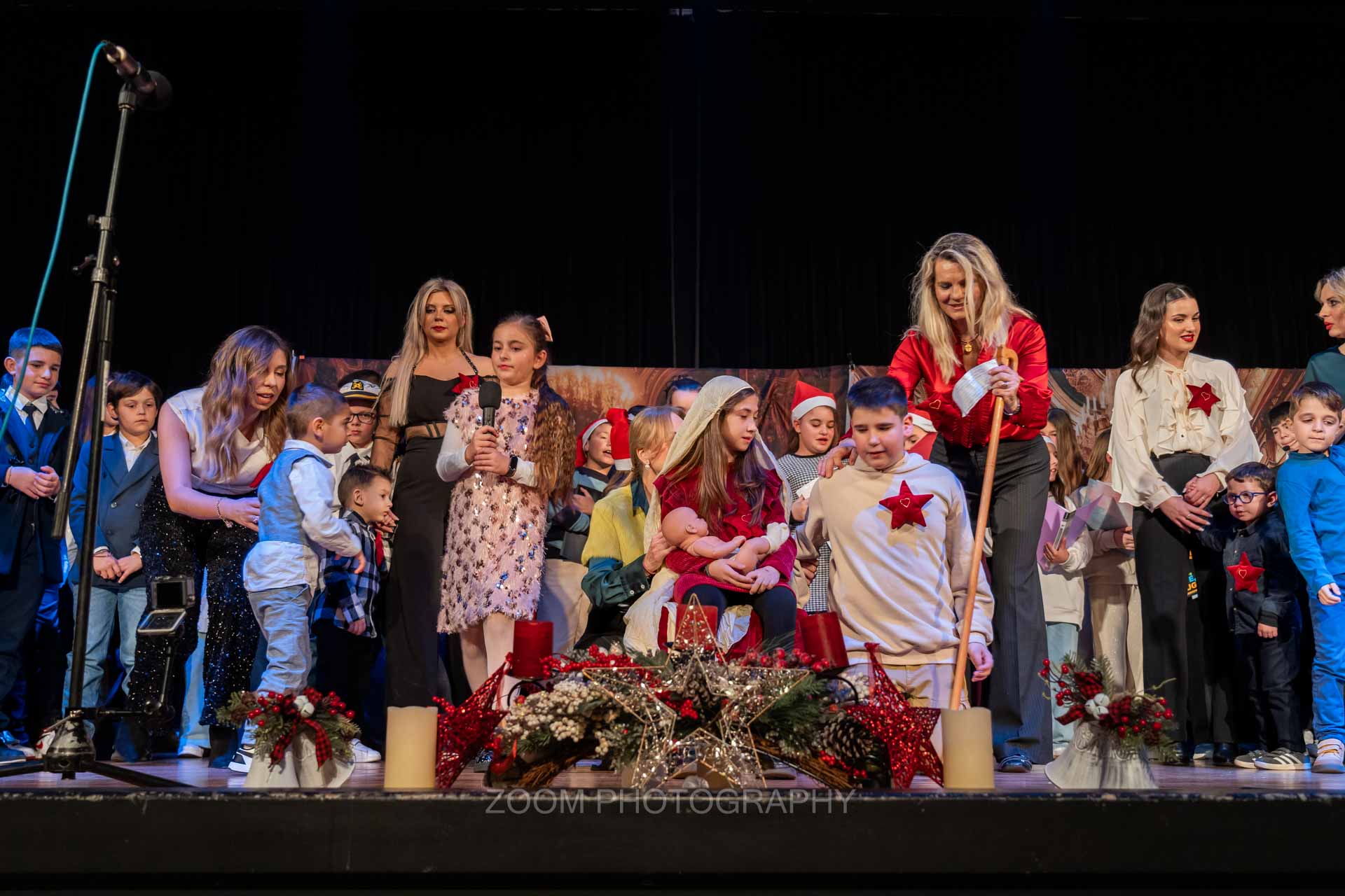 Κατάμεστο το Παπαστράτειο Μέγαρο στη χριστουγεννιάτικη γιορτή αλληλεγγύης της ΕΛΕΠΑΠ Αγρινίου