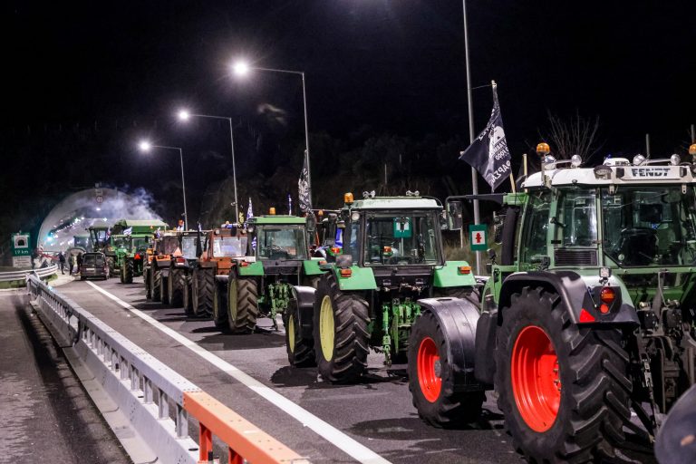 Αγροτικές κινητοποιήσεις: Συνέλευση στο Αγγελόκαστρο πριν τη συνάντηση με Μητσοτάκη