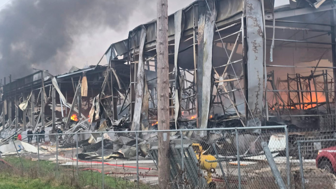 Φωτιά στο εργοστάσιο της μπισκοτοβιομηχανίας "Βιολάντα" στα Τρίκαλα: 4 γυναίκες νεκρές