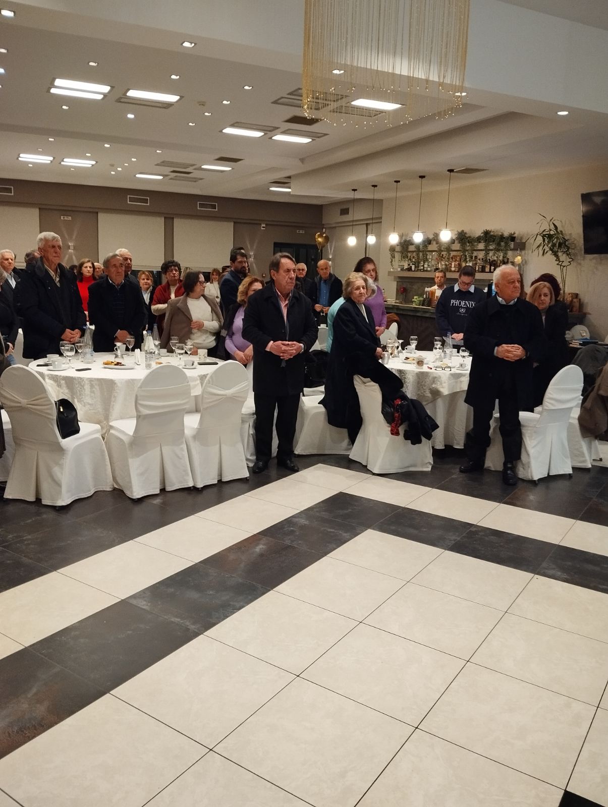 Συγκίνηση στην κοπή πίτας του Πολιτιστικού Συλλόγου – Τιμήθηκε ο π. Σπυρίδων Καπελλάκης για την προσφορά του