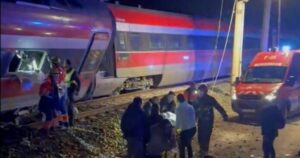 Σιδηροδρομική τραγωδία στην Ισπανία: Τουλάχιστον 39 νεκροί, δεκάδες τραυματίες από σύγκρουση υπερυψηλών τρένων