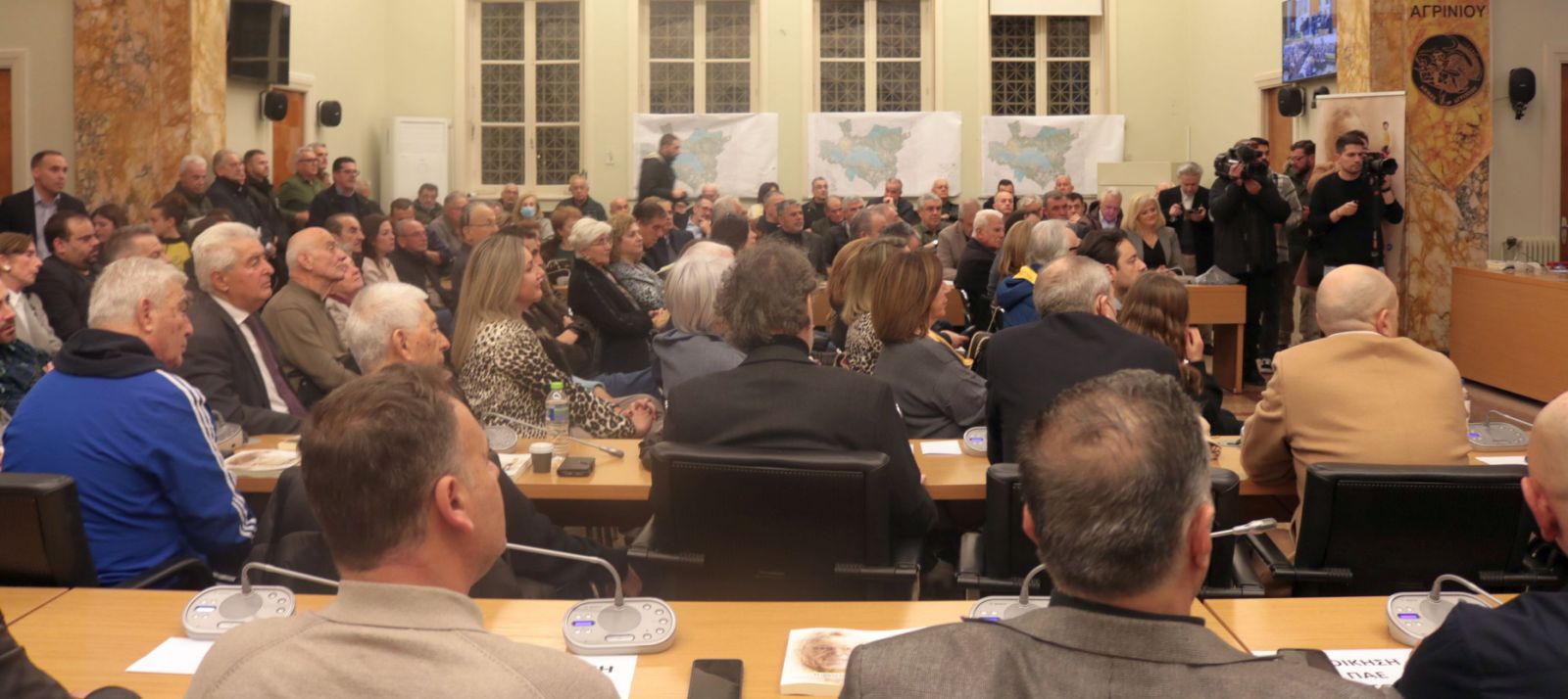 Κατάμεστη αίθουσα και έντονη συγκίνηση στην παρουσίαση του βιβλίου του Βασίλη Σταρακά «Η φανέλα με το νούμερο 5»