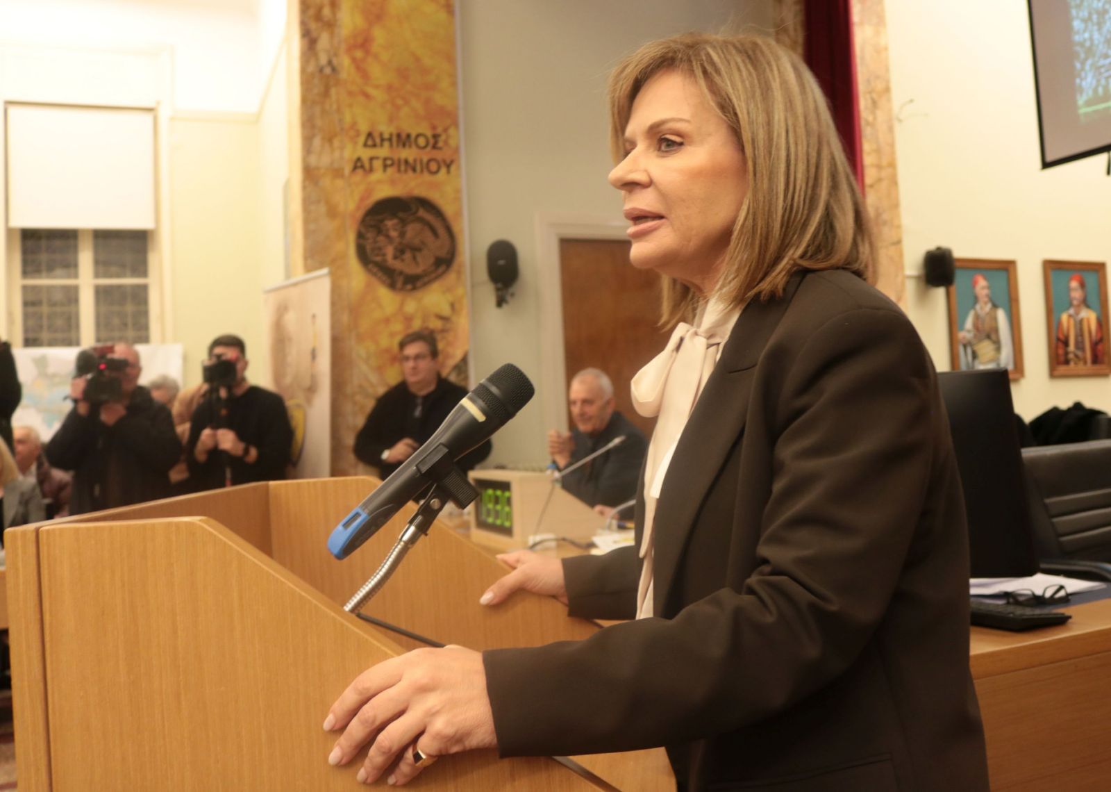 Κατάμεστη αίθουσα και έντονη συγκίνηση στην παρουσίαση του βιβλίου του Βασίλη Σταρακά «Η φανέλα με το νούμερο 5»