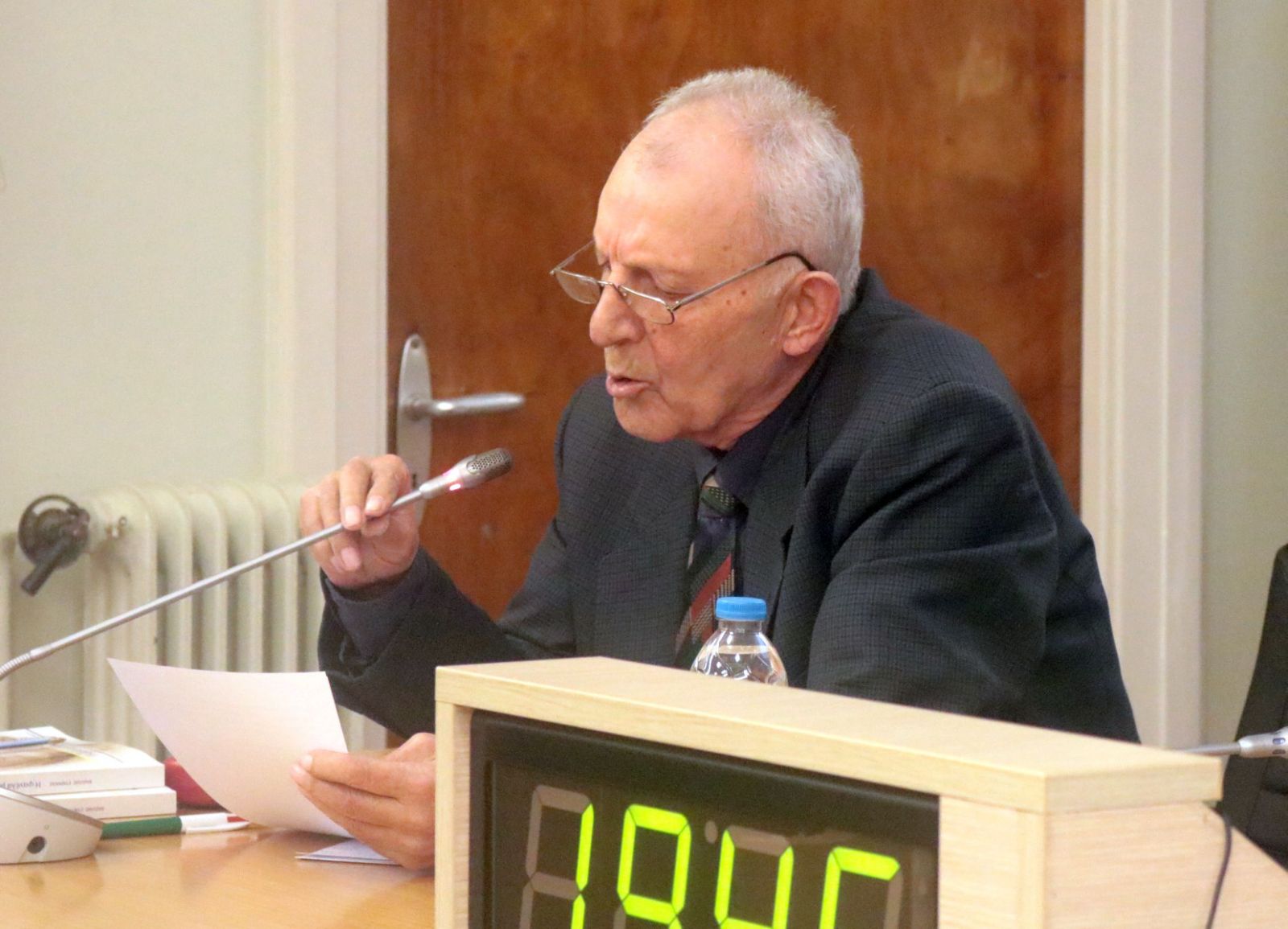 Κατάμεστη αίθουσα και έντονη συγκίνηση στην παρουσίαση του βιβλίου του Βασίλη Σταρακά «Η φανέλα με το νούμερο 5»