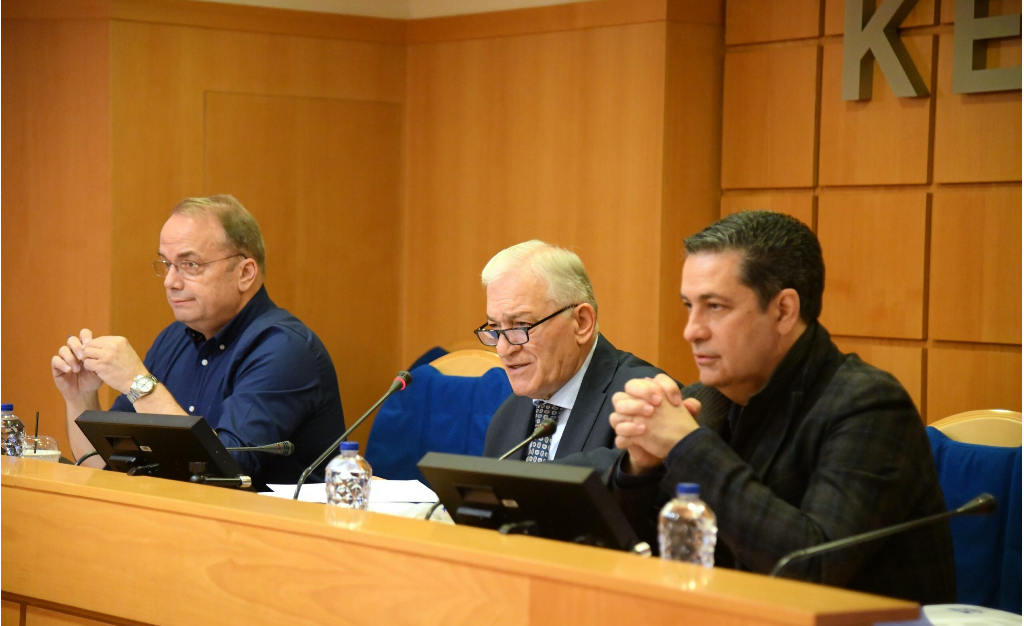 Παπαναστασίου από την ΚΕΔΕ: Κεντρικές λύσεις τώρα για δρόμους, νερό και ενέργεια