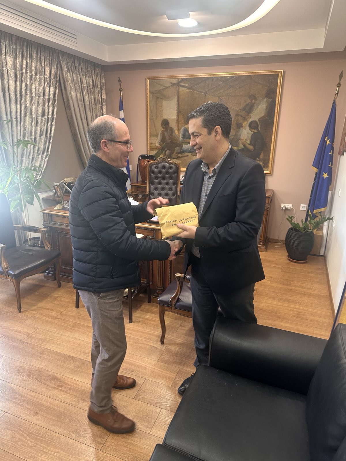 Ο Δήμαρχος Αγρινίου παρέδωσε τα έσοδα του 3ου Street Music Festival στα Ειδικά Σχολεία