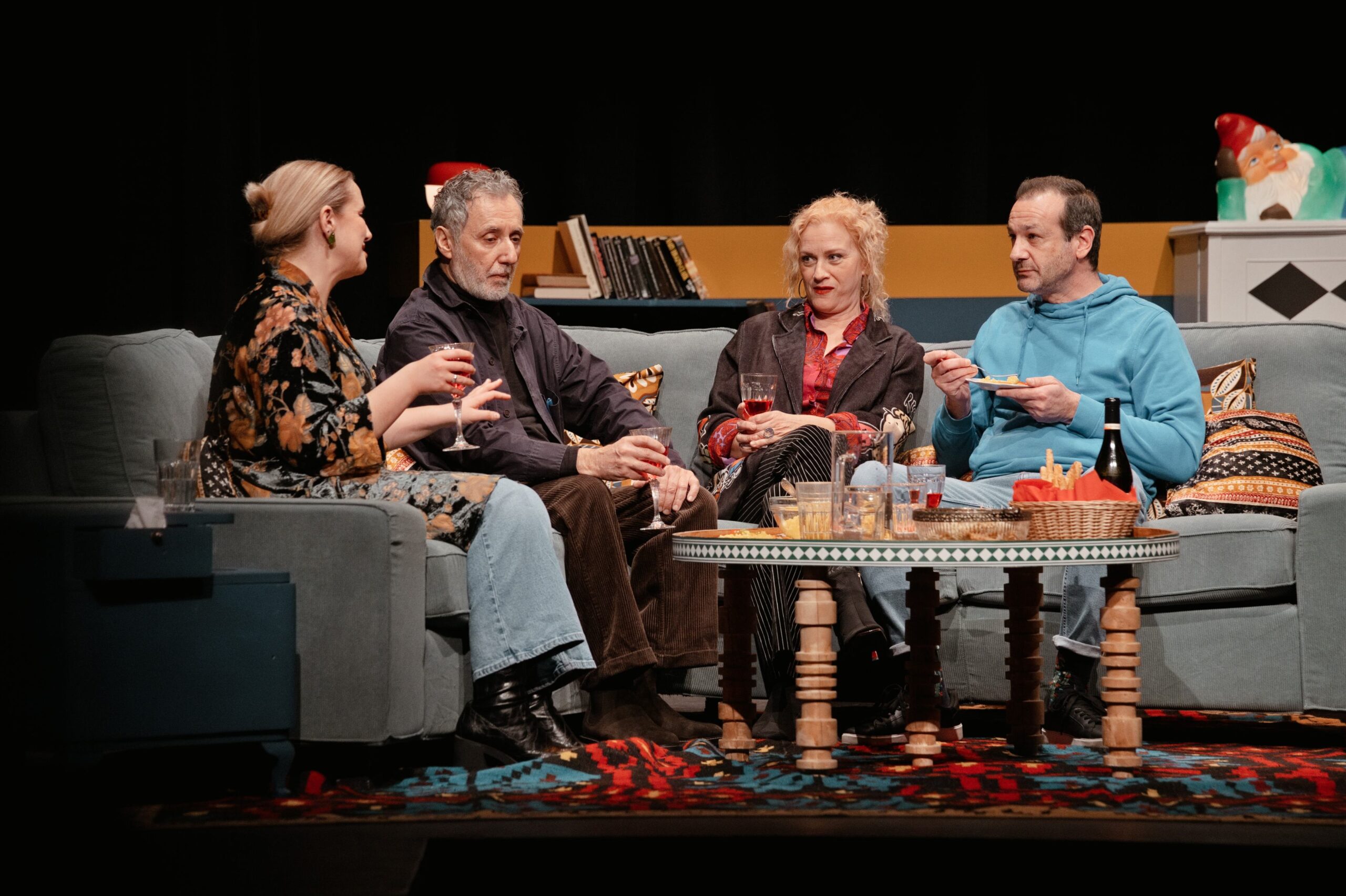 Τελευταίες παραστάσεις για την κωμωδία «Οι Γείτονες από Πάνω» στο ΔΗΠΕΘΕ Αγρινίου