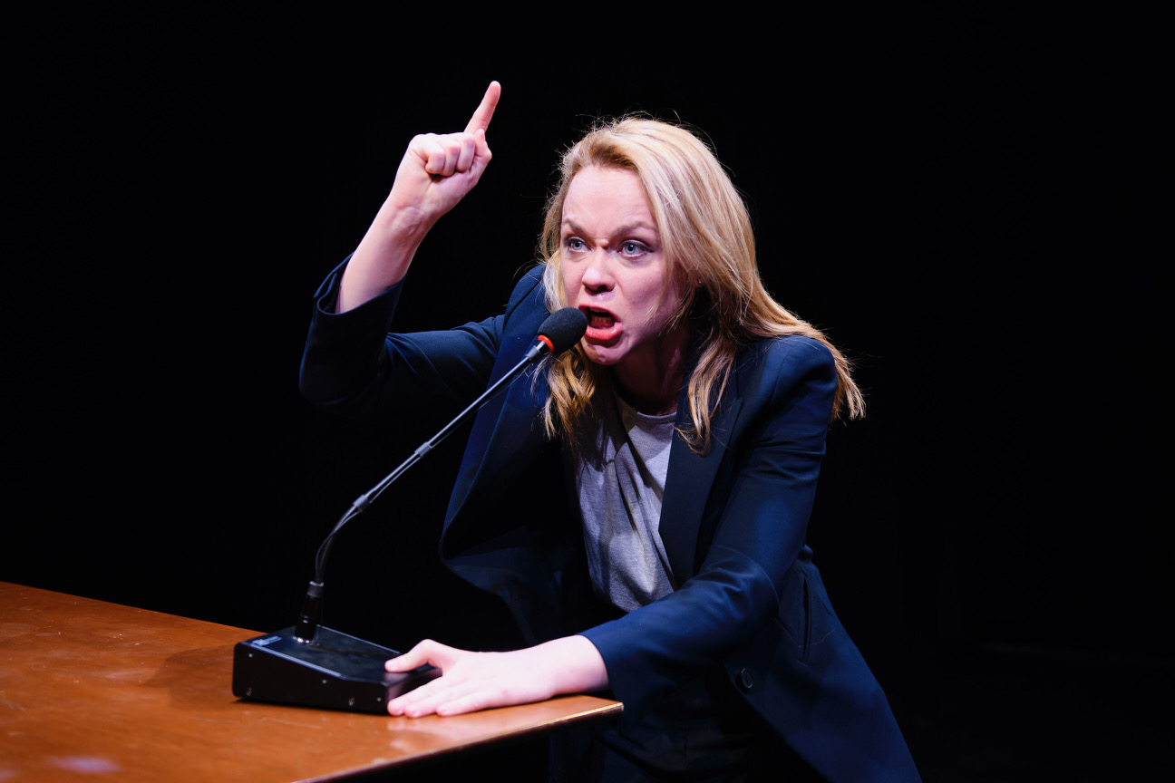 «PRIMA FACIE» στο Δημοτικό Θέατρο Αγρινίου με τη Λένα Παπαληγούρα