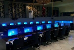 Το Αγρίνιο στο «κάδρο» μεγάλης επιχείρησης για παράνομο τζόγο – 17 συλλήψεις σε όλη τη χώρα