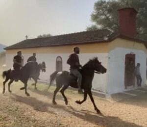 Βόνιτσα: Οι καβαλάρηδες του Αγίου Γεωργίου ετοιμάζονται για το μεγάλο αντάμωμα της παράδοσης