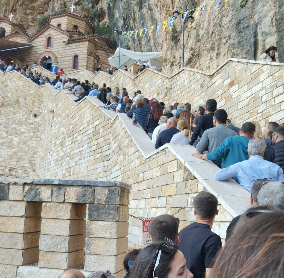 Πλήθος πιστών και σήμερα στην Παναγία Ελεούσα Κλεισούρας – Συγκίνηση και μεγάλη προσέλευση στο προσκύνημα