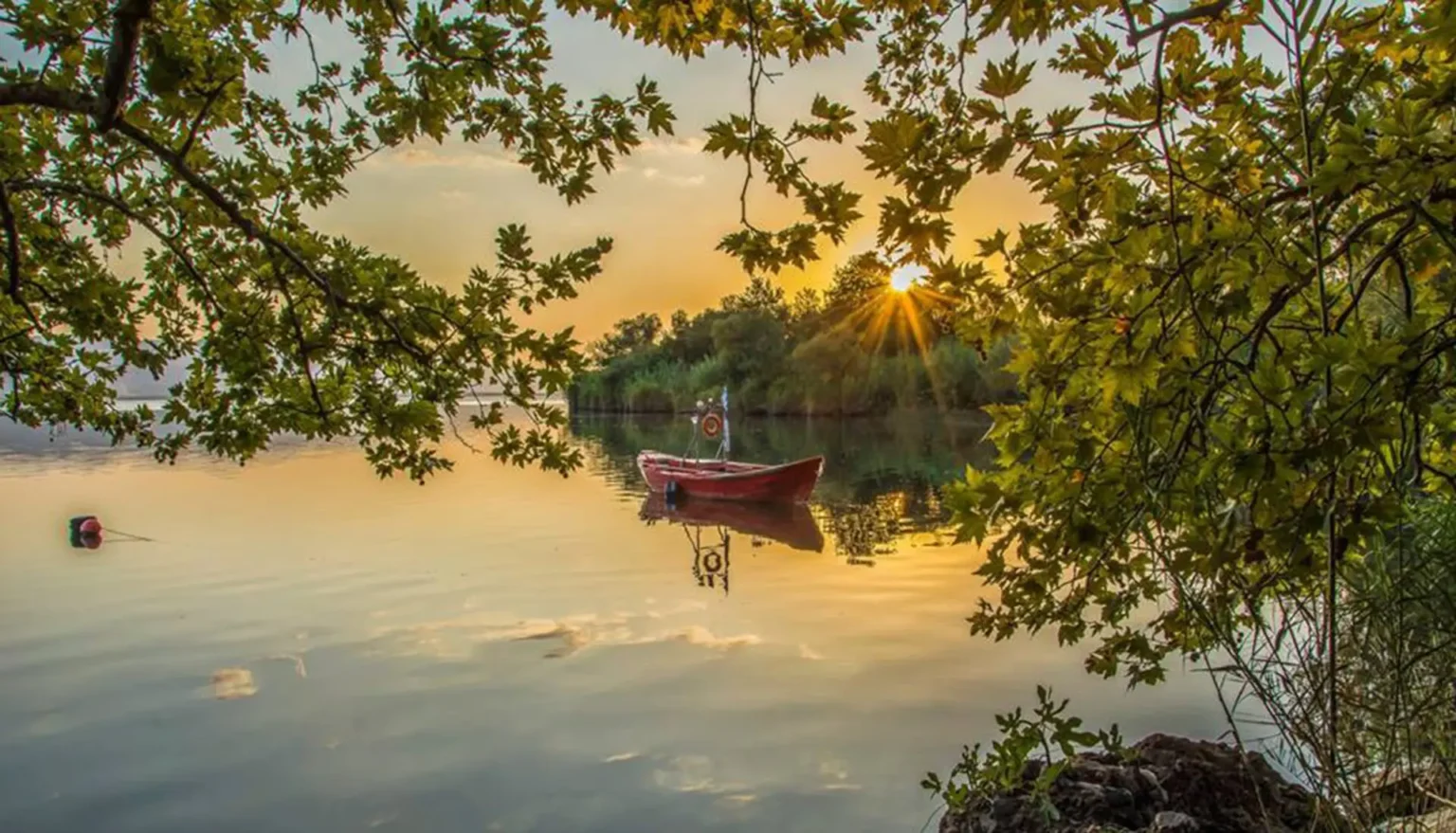 Αφιέρωμα του grtraveller.gr στη Δημοτική Πινακοθήκη Αγρινίου και την έκθεση «Ελαίας και Καπνού εγκώμιον»