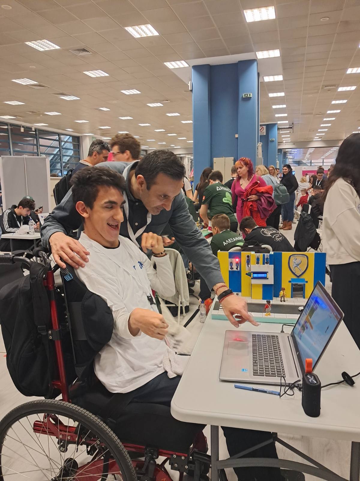 Ασημένιο μετάλλιο για το Ε.Ε.Ε.ΕΚ Αγρινίου στον Πανελλήνιο Διαγωνισμό STEM 2026