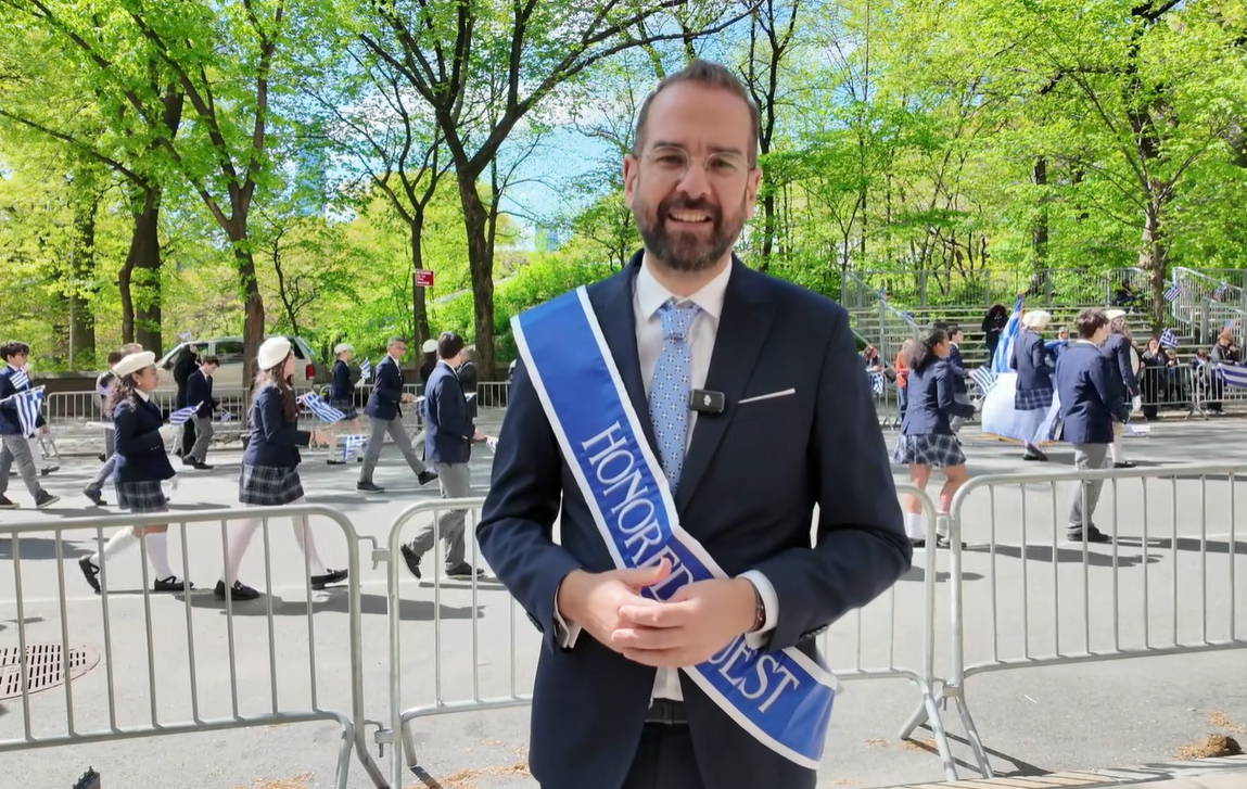 Νεκτάριος Φαρμάκης για την παρέλαση στη Νέα Υόρκη: Η 5η Λεωφόρος στην καρδιά του Μανχάταν «ντύθηκε» στα γαλανόλευκα