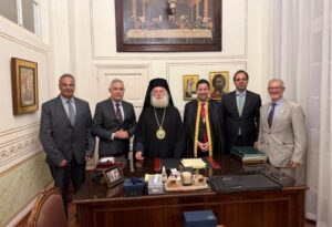 Γεράσιμος Σιάσος: «Μέγας Άρχων Χαρτοφύλαξ» του Πατριαρχείου Αλεξανδρείας – Η τιμητική χειροθέτηση στο Κάιρο