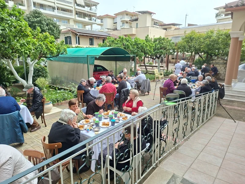 Πασχαλινό γεύμα στο Γηροκομείο της Χριστιανικής Ένωσης Αγρινίου