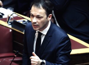 Μίλτος Ζαμπάρας: Κίνδυνος απολύσεων σε παιδικούς σταθμούς και ΚΔΑΠ – Ερώτηση στη Βουλή για την κοινωνική φροντίδα