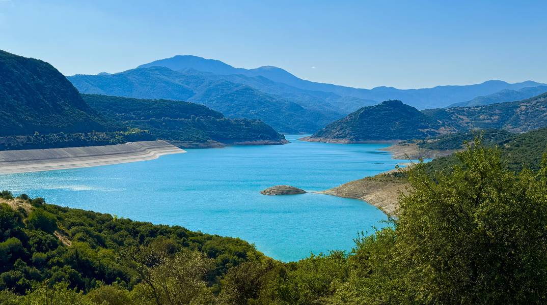 Λίμνη Μόρνου: Σημαντική ανάκαμψη των αποθεμάτων μετά τη λειψυδρία