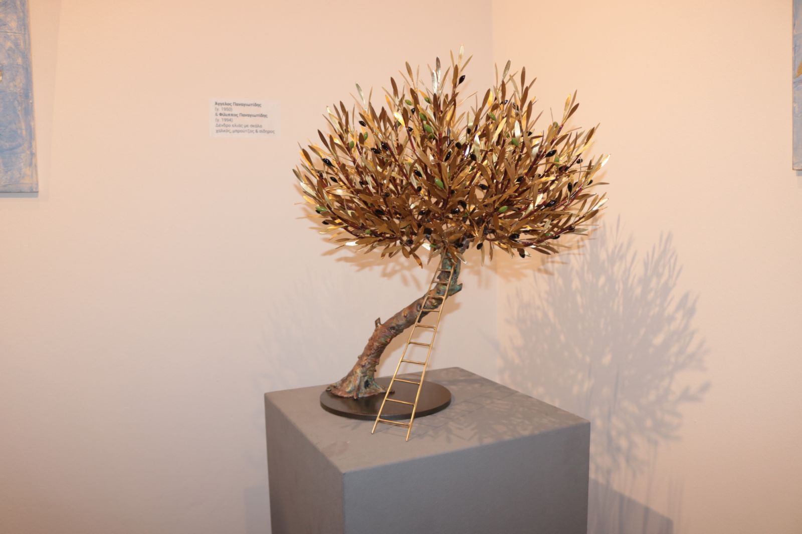 Εγκαινιάστηκε η έκθεση «Ελαίας & Καπνού Εγκώμιον» στην Δημοτική Πινακοθήκη Αγρινίου