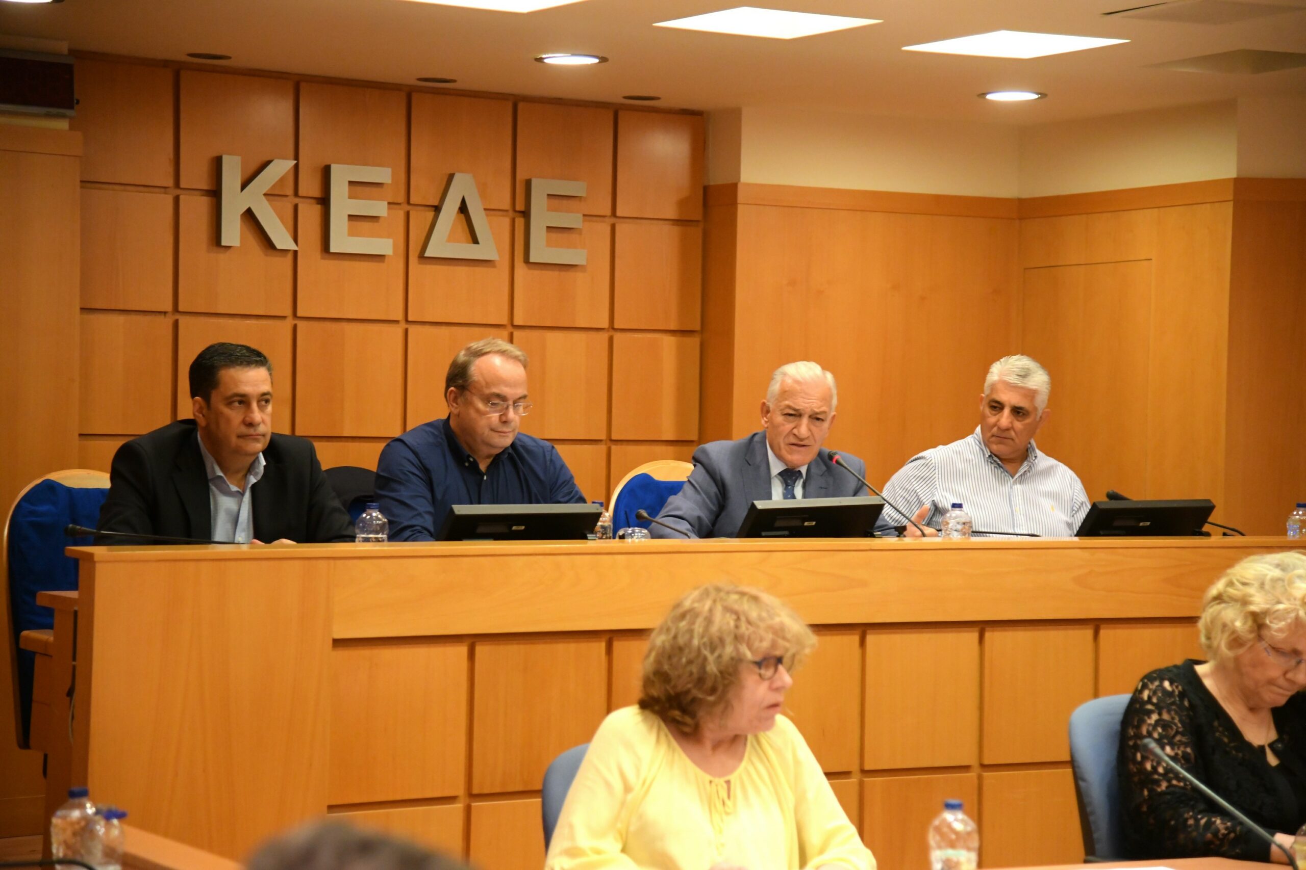 Παπαναστασίου στην ΚΕΔΕ: «Οι δήμοι δεν βγάζουν τη χρονιά χωρίς άμεση στήριξη»