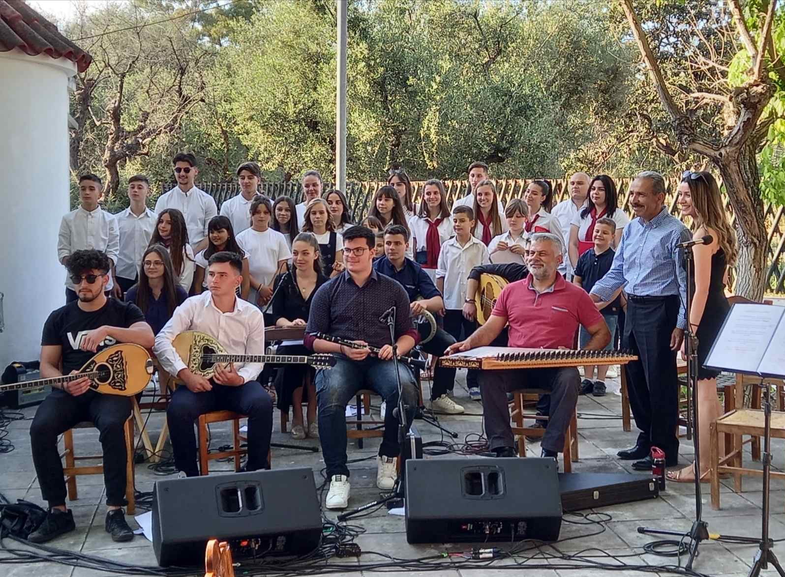 Για πρώτη φορά το πολυφωνικό τραγούδι στην περιοχή της Τριχωνίδας