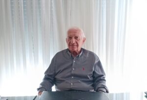 Έπαινος από τον ιστορικό Φιλολογικό Σύλλογο «Παρνασσός» για τον Αγρινιώτη συγγραφέα Κώστα Κακαβιά