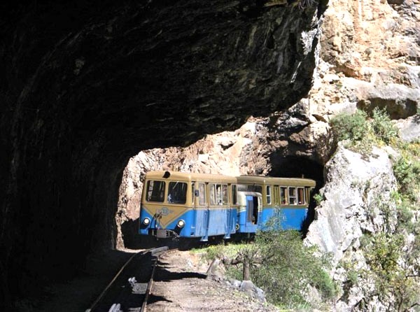 1,86 εκατ. ευρώ για τη μελέτη επαναλειτουργίας του Οδοντωτού – Προχωρά ο σχεδιασμός για τη μόνιμη θωράκιση της γραμμής