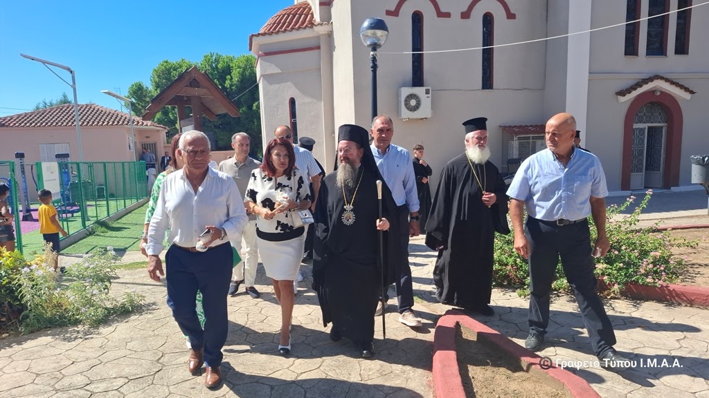Εγκαίνια Πνευματικού Κέντρου και έκθεση φωτογραφίας στα Καλύβια παρουσία του Μητροπολίτη Δαμασκηνού