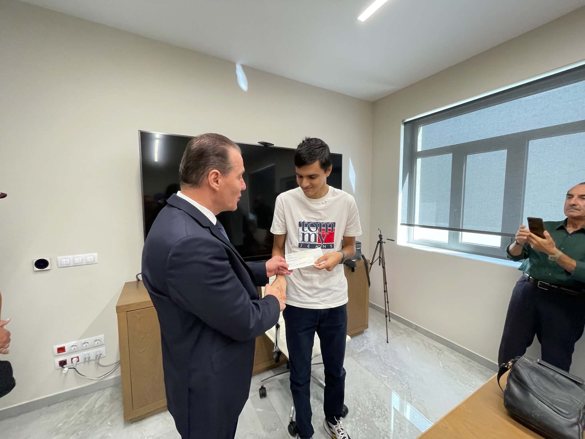 Ένωση Αγρινίου: Υποτροφίες 1.500 ευρώ σε έξι νέους της Αιτωλοακαρνανίας