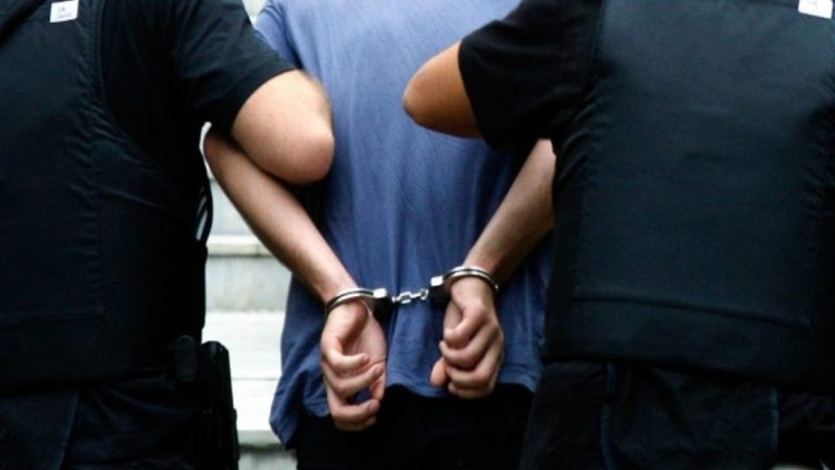 Πήγε να της αρπάξει 18.000 ευρώ με το κόλπο του «λογιστή» – Συνελήφθη στο Αγρίνιο