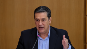 Παπαναστασίου στην ΚΕΔΕ: «Να βγούμε στα κάγκελα» για το ενεργειακό κόστος των δήμων